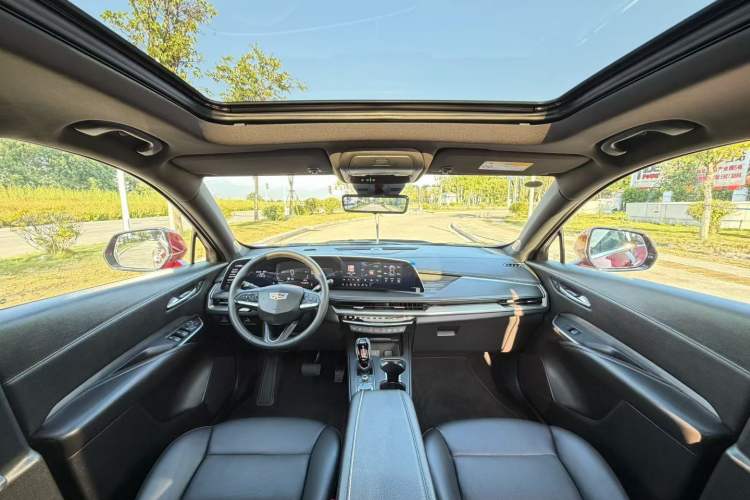 Used Cadillac XT4 2024 28T Two-Wheel-Drive Prestige Version Interior 5