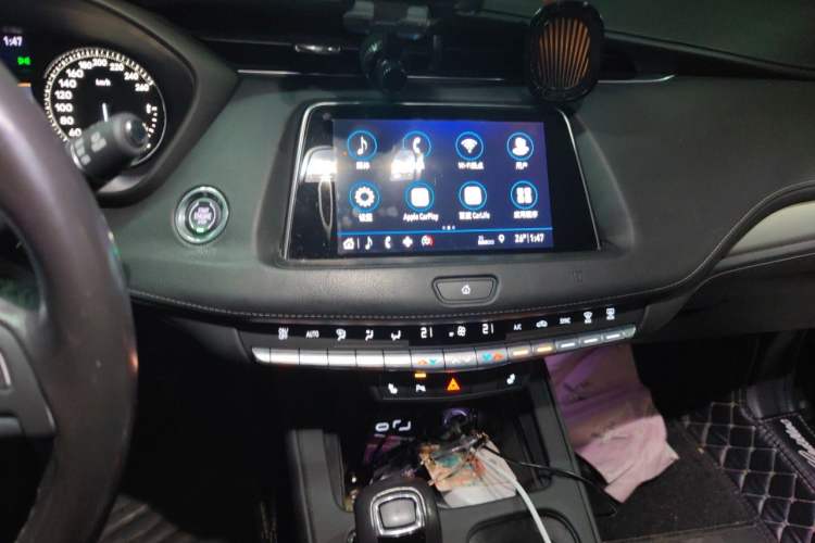 Used Cadillac XT4 2018 28T Two-Wheel-Drive Luxury Model Audio And AC Panel
