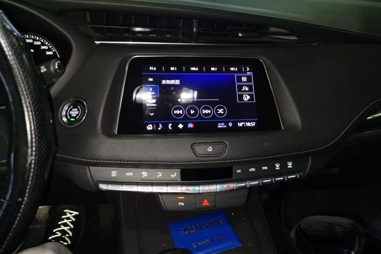 Used Cadillac XT4 2018 28T Two-Wheel Drive Tech Version Audio And AC Panel