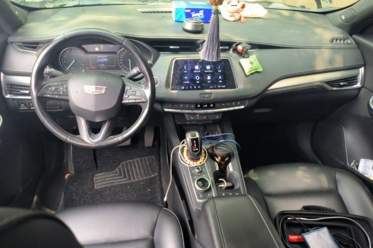 Used Cadillac XT4 2018 28T Two-Wheel Drive Leading Version Center Console