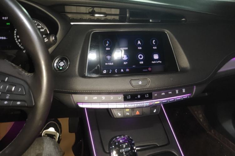 Used Cadillac XT4 2018 28T Two-Wheel Drive Leading Version Center Console