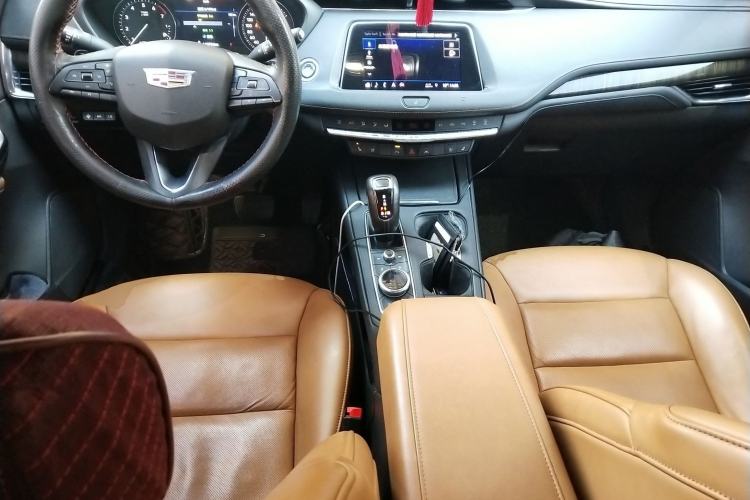 Used Cadillac XT4 2018 28T 4x4 Platinum Edition Center Console