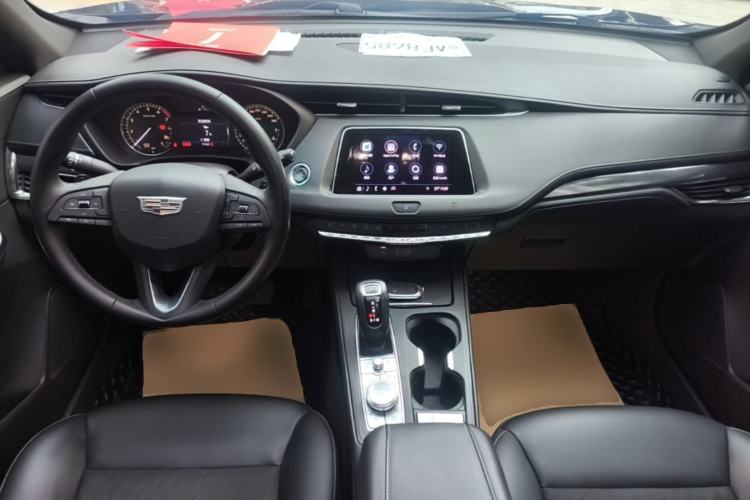 Used Cadillac XT4 2018 28T Two-Wheel Drive Tech Version Center Console