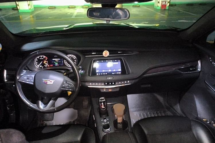 Used Cadillac XT4 2018 28T Two-Wheel Drive Tech Version Center Console
