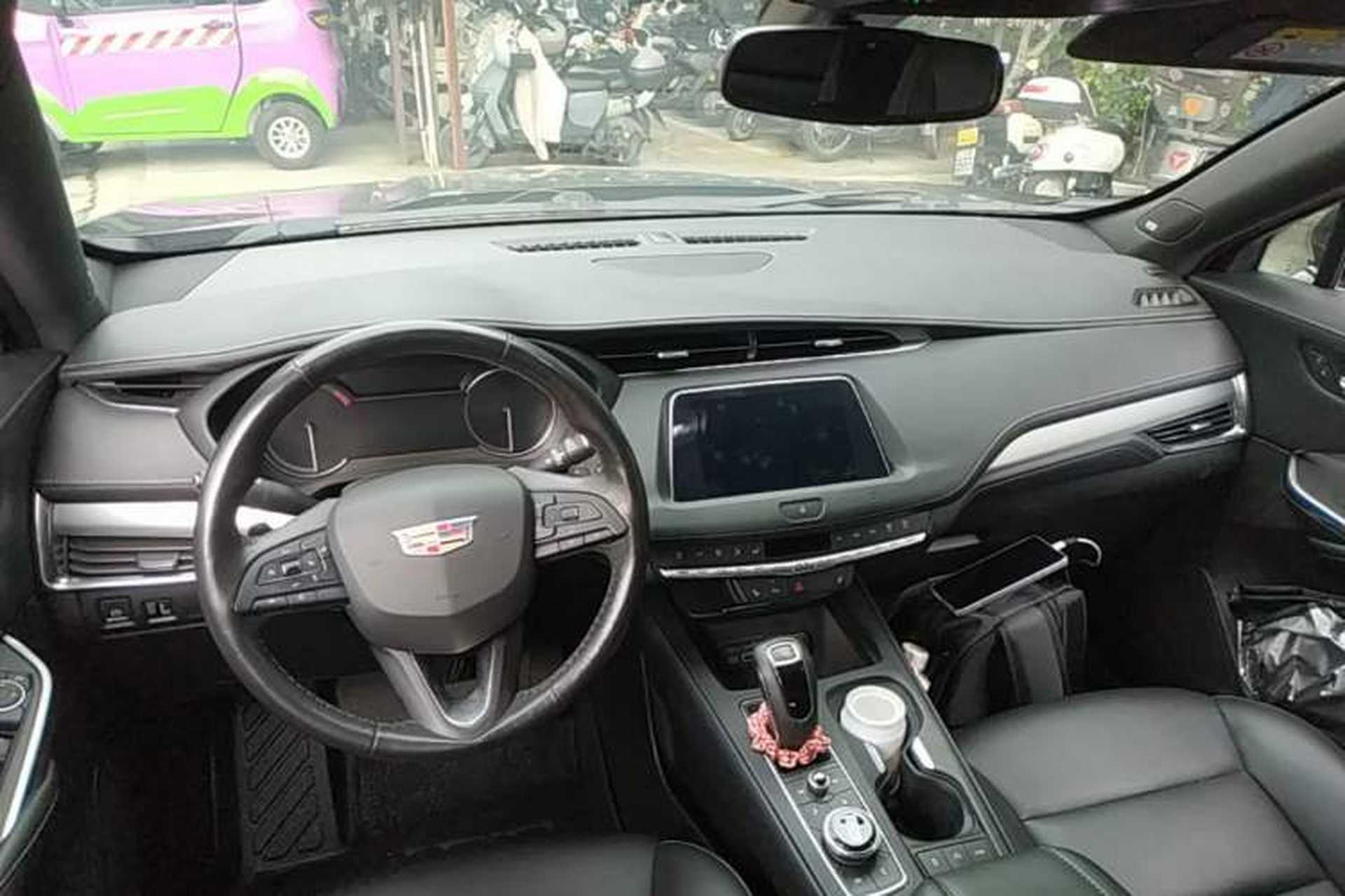 Used Cadillac XT4 2018 28T Two-Wheel Drive Leading Version Center Console