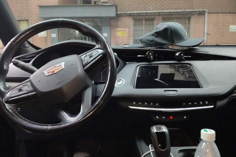 Used Cadillac XT4 2018 28T Two-Wheel Drive Leading Version Center Console