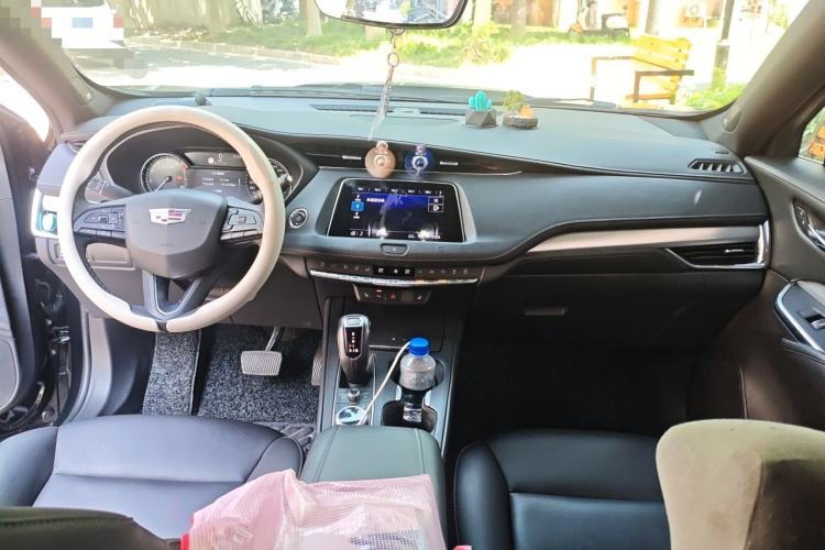 Used Cadillac XT4 2018 28T Two-Wheel Drive Leading Version Center Console