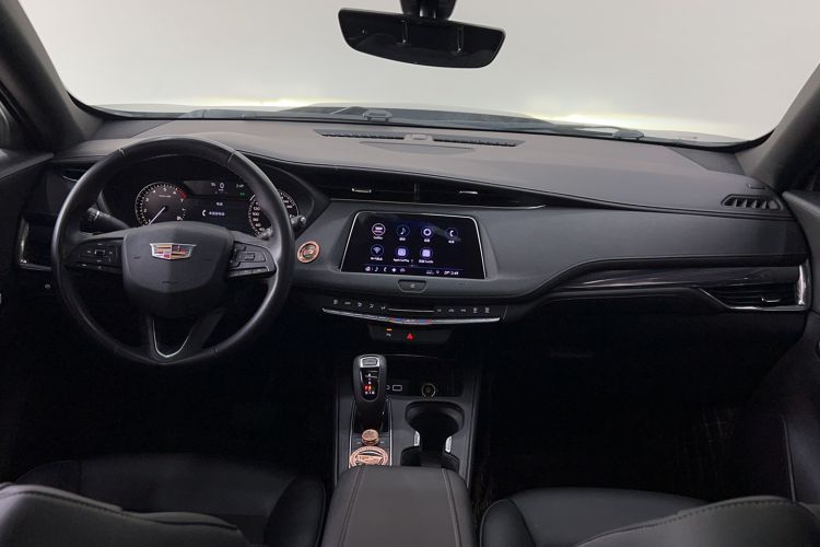 Used Cadillac XT4 2018 28T Two-Wheel Drive Tech Version Center Console