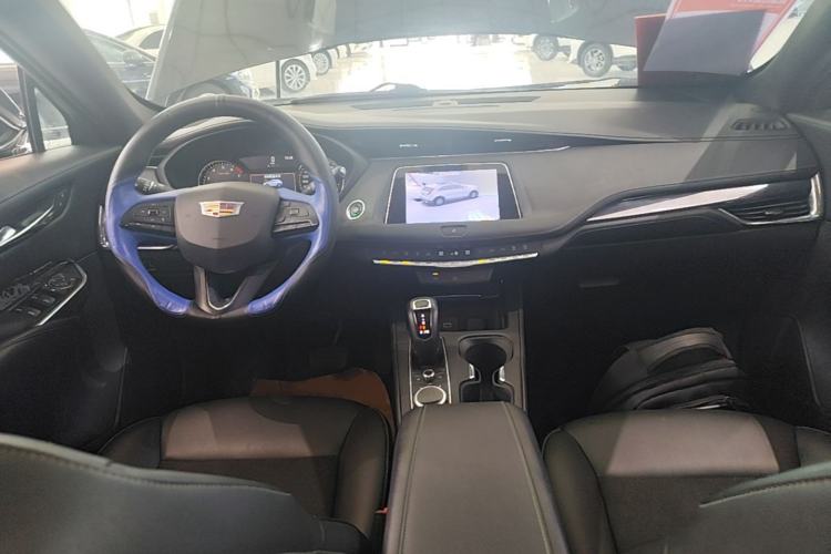 Used Cadillac XT4 2018 28T Two-Wheel Drive Tech Version Center Console
