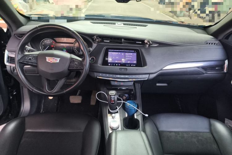 Used Cadillac XT4 2018 28T Two-Wheel Drive Tech Version Center Console