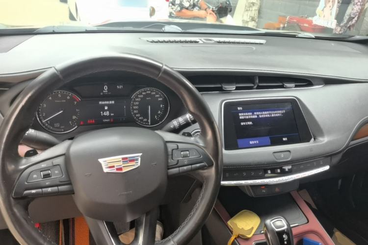Used Cadillac XT4 2018 28T Two-Wheel Drive Tech Version Center Console