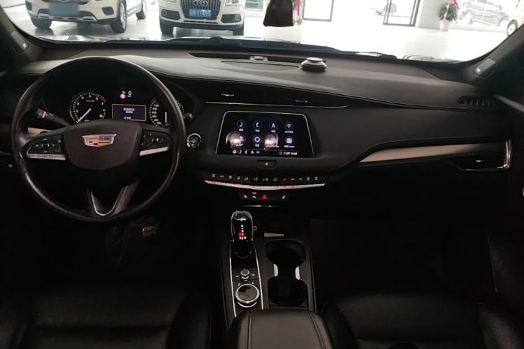 Used Cadillac XT4 2018 28T Two-Wheel Drive Leading Version Center Console