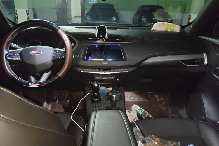 Used Cadillac XT4 2018 28T Two-Wheel Drive Leading Version Center Console