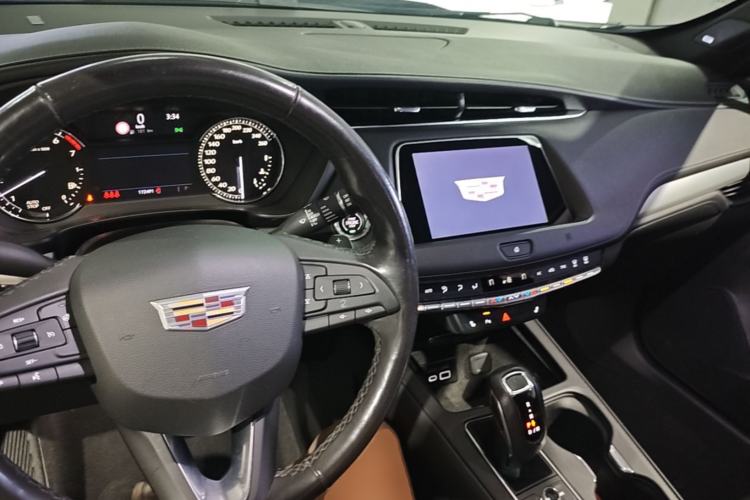 Used Cadillac XT4 2018 28T Two-Wheel Drive Leading Version Center Console