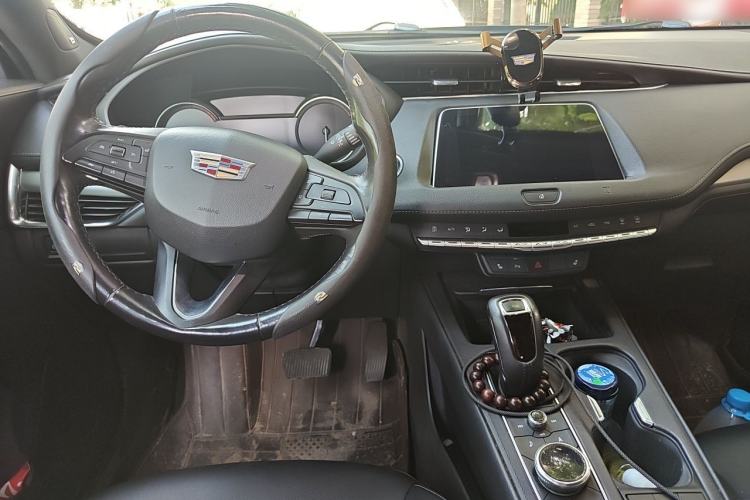 Used Cadillac XT4 2018 28T Two-Wheel Drive Leading Version Center Console
