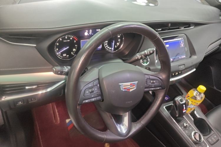 Used Cadillac XT4 2018 28T Two-Wheel Drive Leading Version Center Console