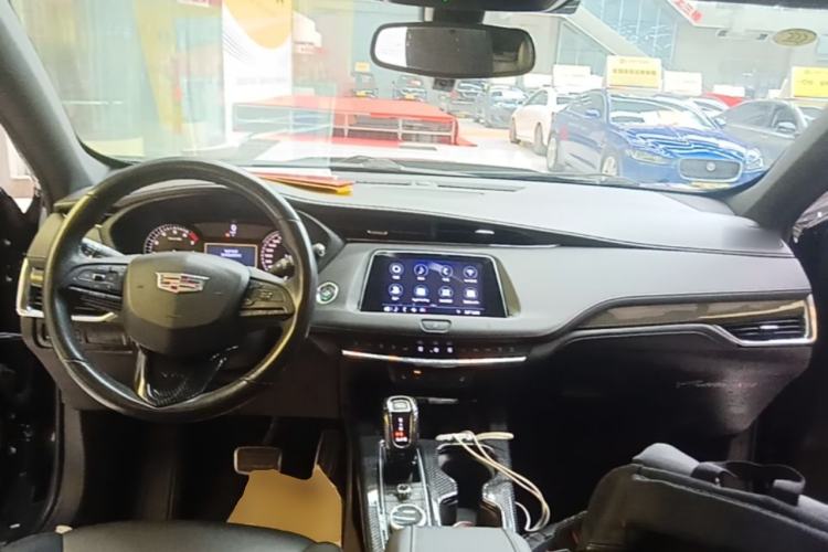 Used Cadillac XT4 2018 28T Two-Wheel Drive Luxury Sport Model Center Console