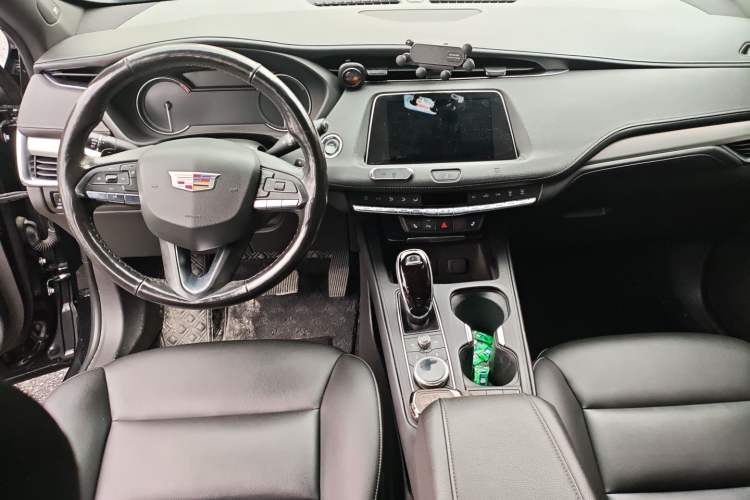 Used Cadillac XT4 2018 28T Two-Wheel Drive Leading Sport Model Center Console
