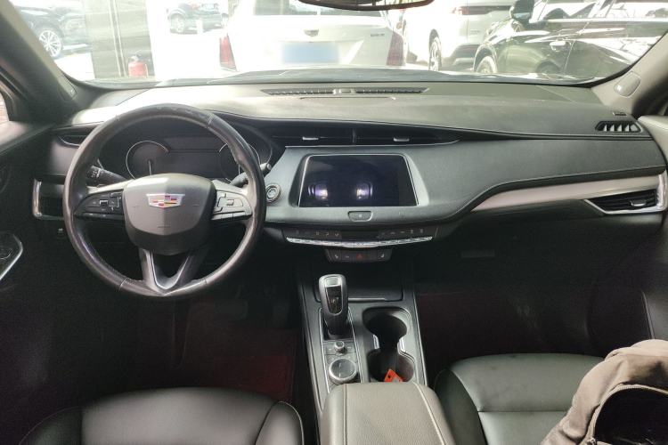 Used Cadillac XT4 2018 28T Two-Wheel Drive Leading Version Center Console
