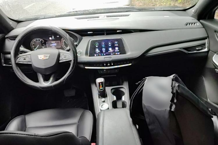 Used Cadillac XT4 2018 28T Two-Wheel Drive Leading Version Center Console