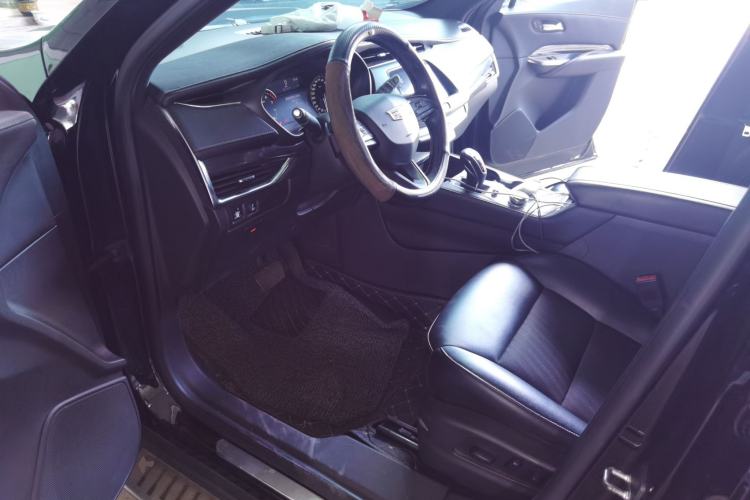Used Cadillac XT4 2018 28T Two-Wheel Drive Tech Version Driver Seat