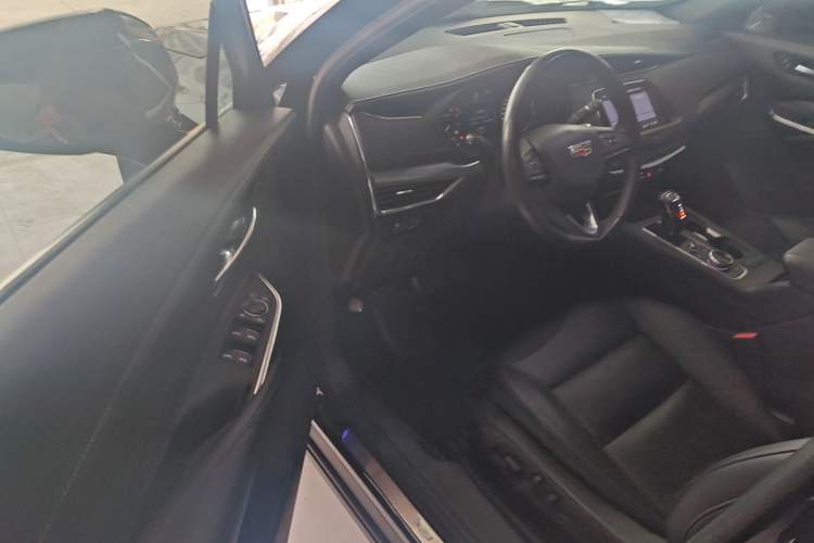 Used Cadillac XT4 2018 28T Two-Wheel-Drive Luxury Model Driver Seat