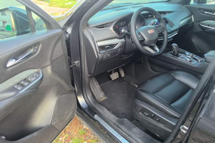 Used Cadillac XT4 2018 28T Two-Wheel-Drive Luxury Model Driver Seat