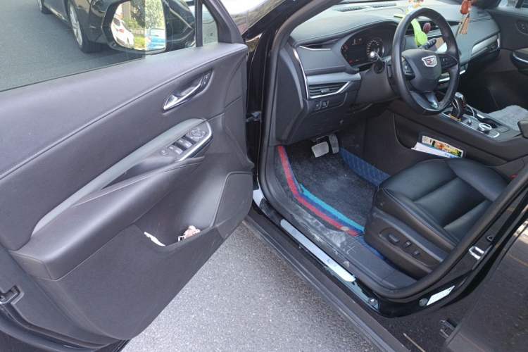 Used Cadillac XT4 2018 28T Two-Wheel-Drive Luxury Model Driver Seat