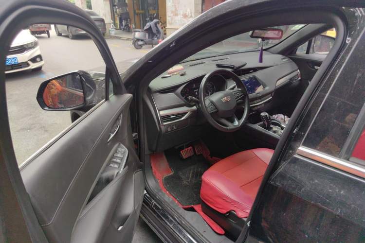 Used Cadillac XT4 2018 28T Two-Wheel-Drive Luxury Model Driver Seat