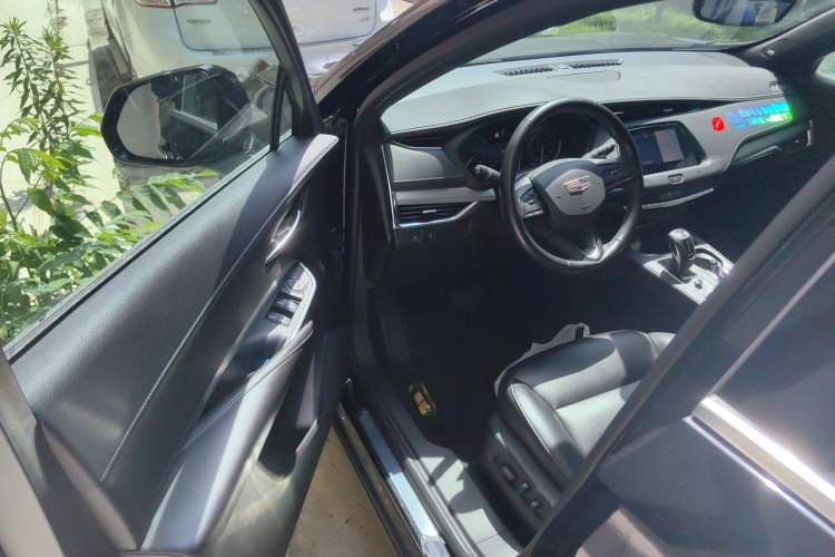 Used Cadillac XT4 2018 28T Two-Wheel-Drive Luxury Model Driver Seat