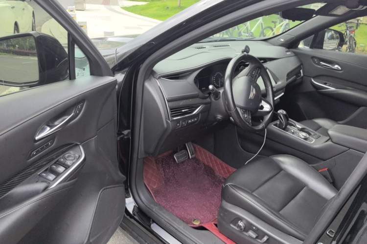Used Cadillac XT4 2018 28T 4x4 Platinum Sport Edition Driver Seat