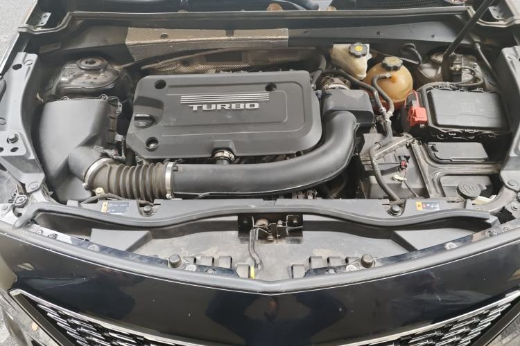 Used Cadillac XT4 2018 28T Two-Wheel-Drive Luxury Model Engine Bay