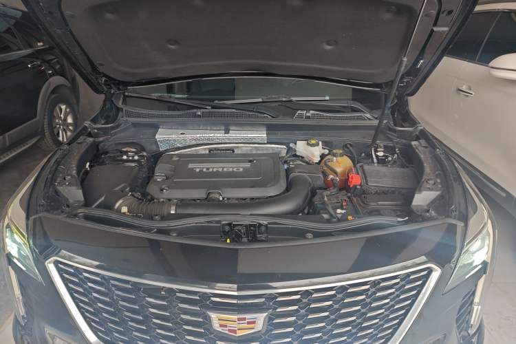 Used Cadillac XT4 2018 28T Two-Wheel-Drive Luxury Model Engine Bay