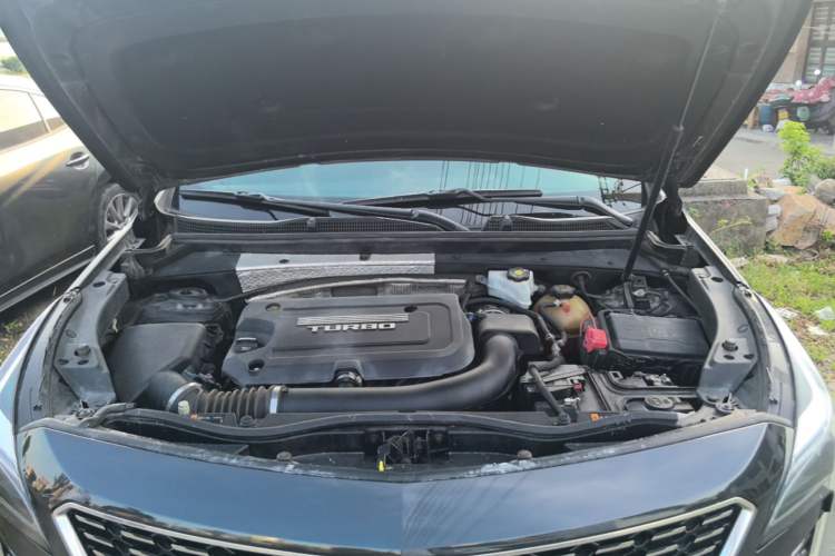 Used Cadillac XT4 2018 28T Two-Wheel-Drive Luxury Model Engine Bay