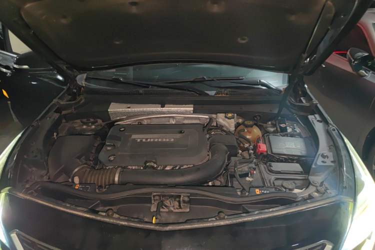 Used Cadillac XT4 2018 28T Two-Wheel-Drive Luxury Model Engine Bay