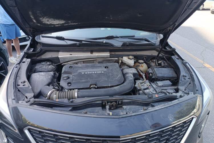 Used Cadillac XT4 2018 28T Two-Wheel-Drive Luxury Model Engine Bay