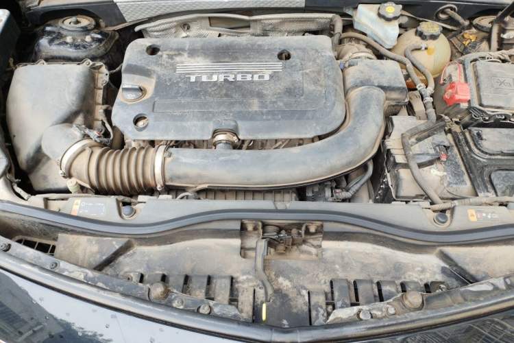 Used Cadillac XT4 2018 28T Two-Wheel-Drive Luxury Model Engine Bay