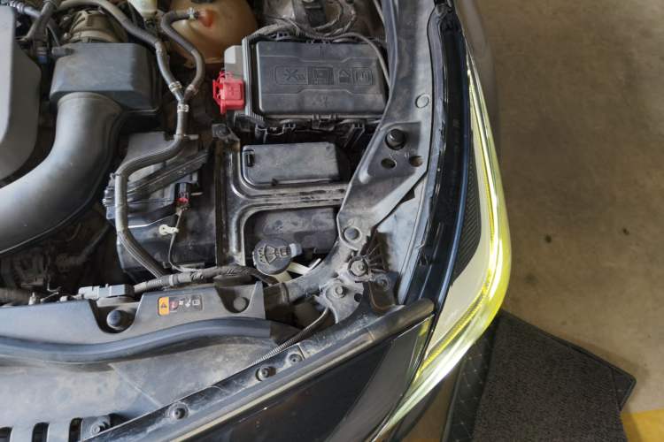 Used Cadillac XT4 2018 28T Two-Wheel Drive Tech Version Engine Bay Left