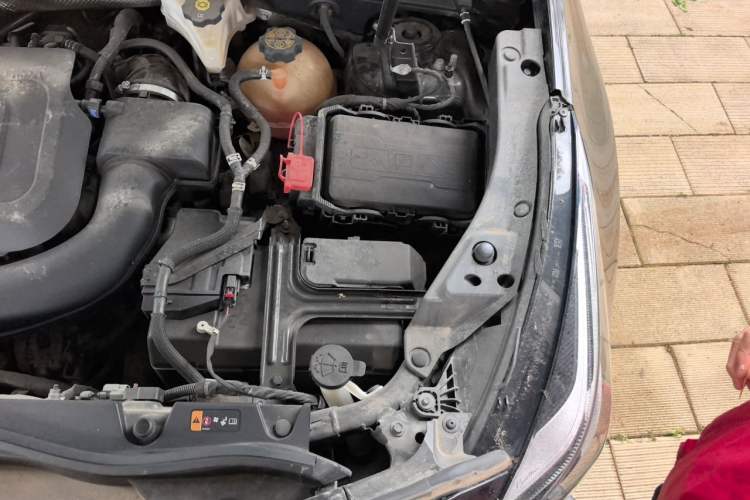 Used Cadillac XT4 2018 28T Two-Wheel Drive Leading Version Engine Bay Left