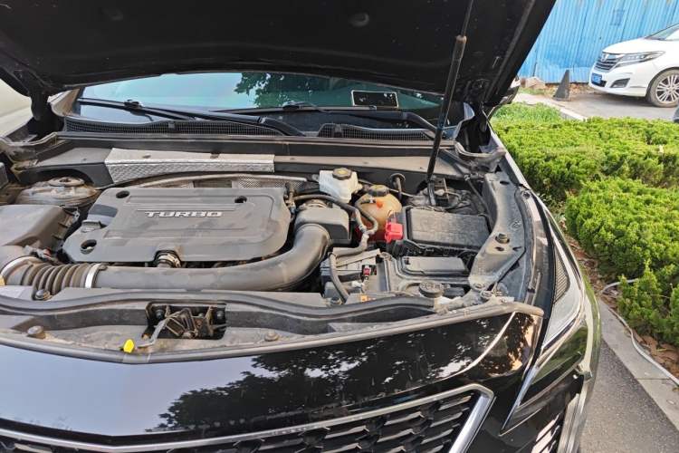 Used Cadillac XT4 2018 28T Two-Wheel Drive Tech Version Engine Bay Left