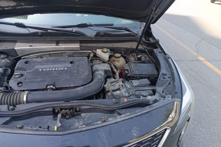 Used Cadillac XT4 2018 28T Two-Wheel-Drive Luxury Model Engine Bay Left