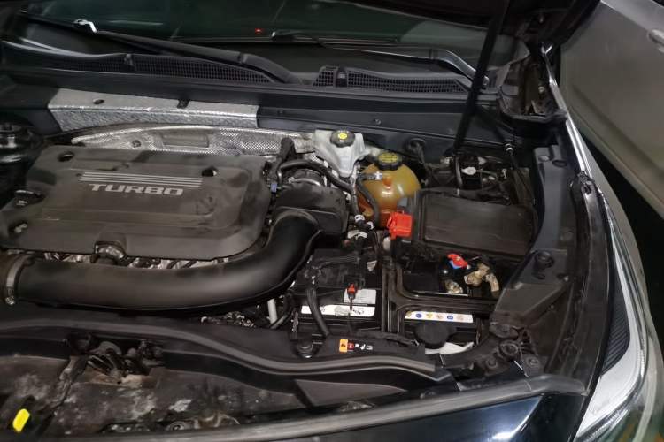 Used Cadillac XT4 2018 28T Two-Wheel Drive Leading Version Engine Bay Left