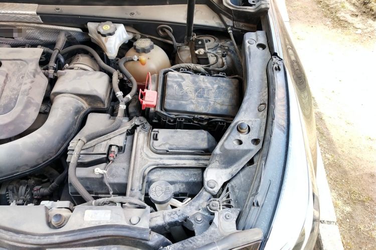 Used Cadillac XT4 2018 28T 4x4 Platinum Edition Engine Bay Left