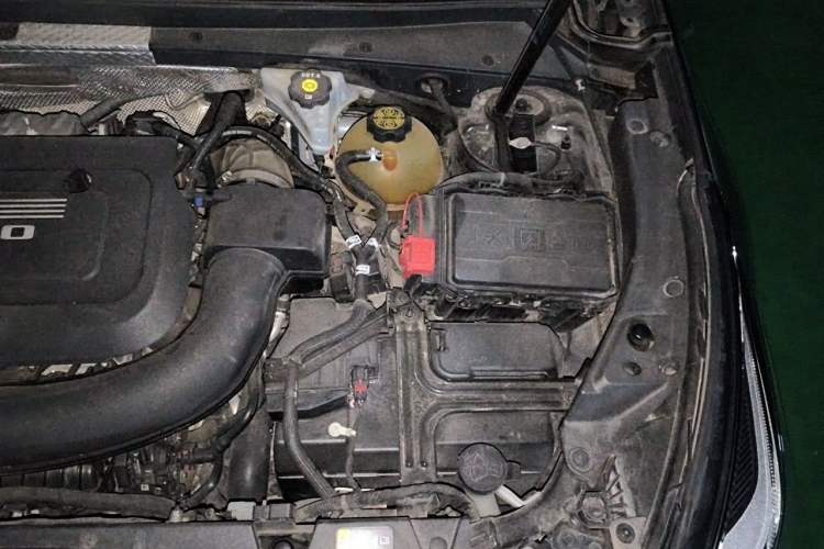 Used Cadillac XT4 2018 28T Two-Wheel Drive Tech Version Engine Bay Left
