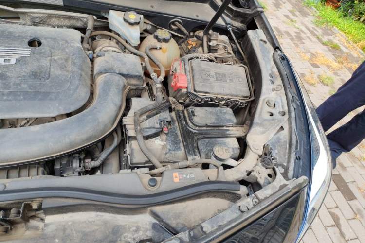Used Cadillac XT4 2018 28T Two-Wheel-Drive Luxury Model Engine Bay Left