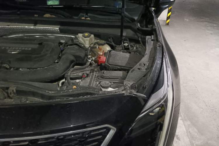 Used Cadillac XT4 2018 28T Two-Wheel Drive Leading Version Engine Bay Left