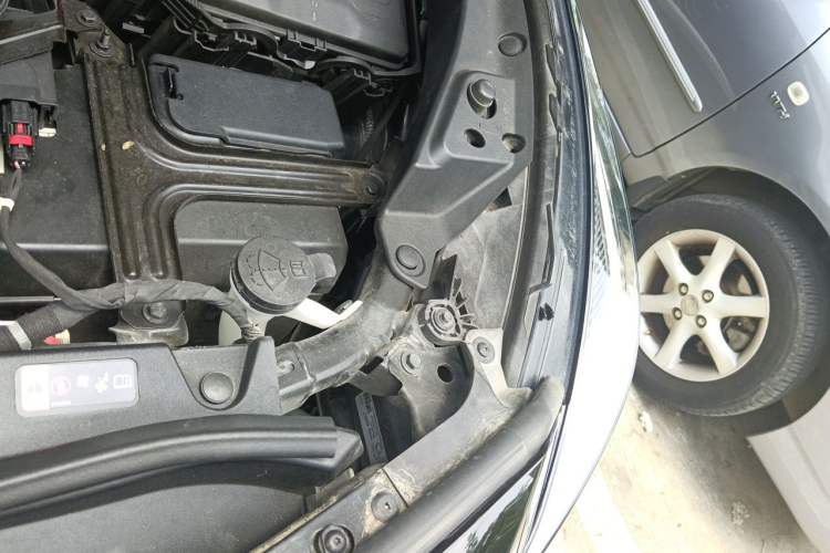 Used Cadillac XT4 2018 28T Two-Wheel Drive Leading Version Engine Bay Left