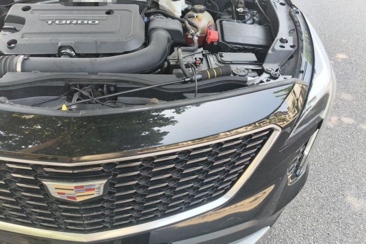Used Cadillac XT4 2018 28T Two-Wheel Drive Leading Version Engine Bay Left