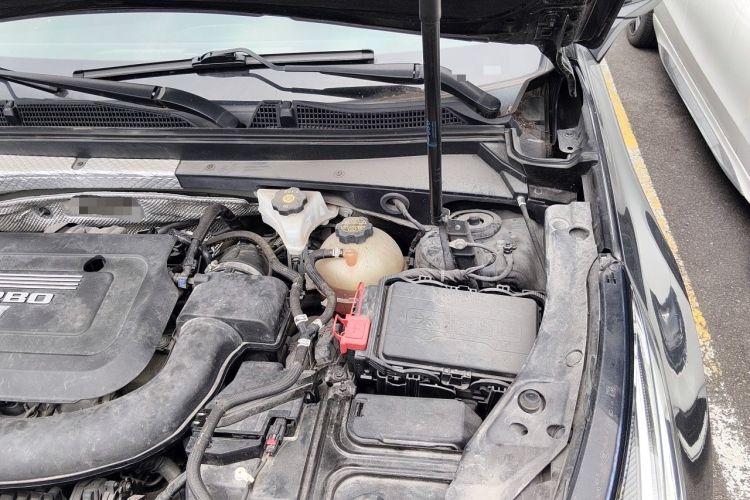 Used Cadillac XT4 2018 28T Two-Wheel Drive Luxury Sport Model Engine Bay Left