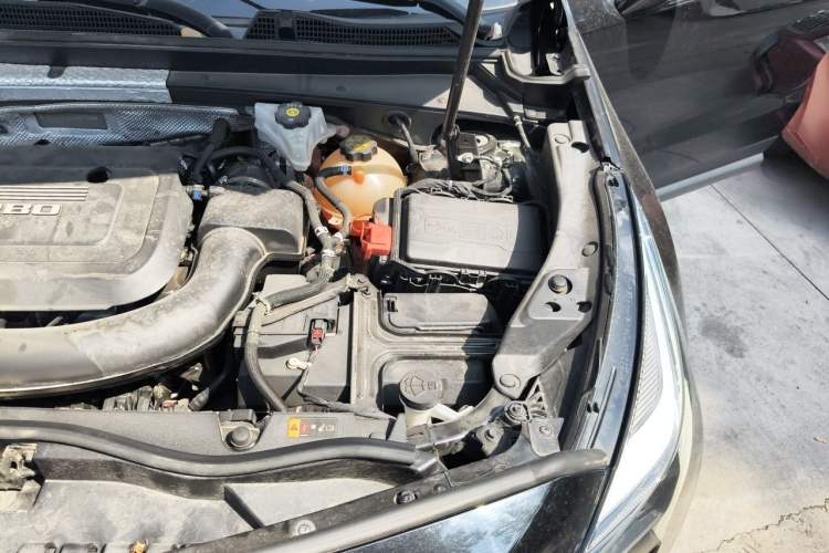 Used Cadillac XT4 2018 28T Two-Wheel Drive Leading Version Engine Bay Left